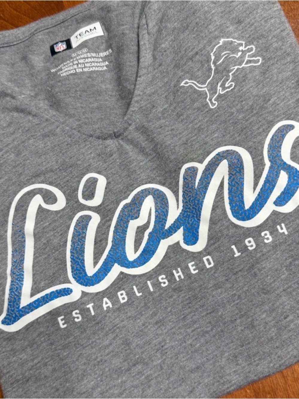 Detroit Lions NFL Women Size M Gray T Sparkle Shirt